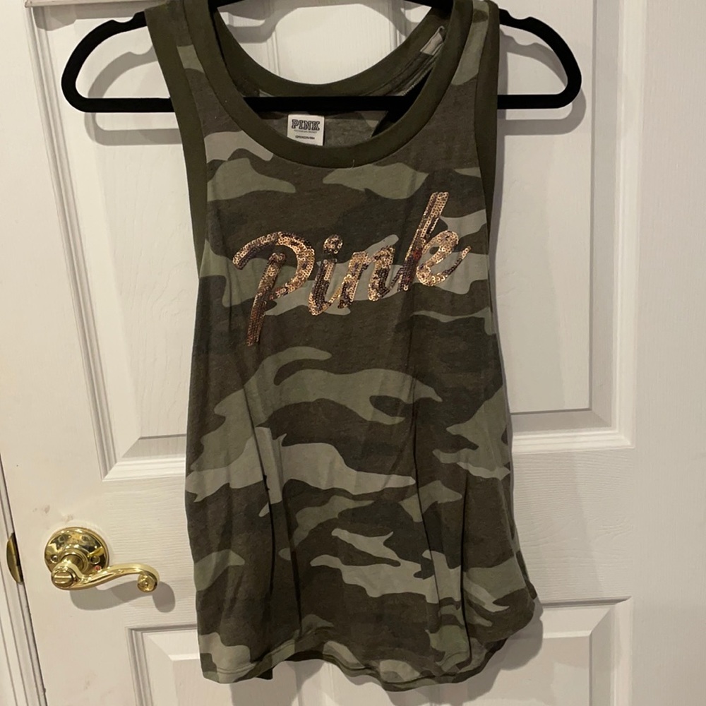 Muscle tee CAMO. PINK glitter lettering